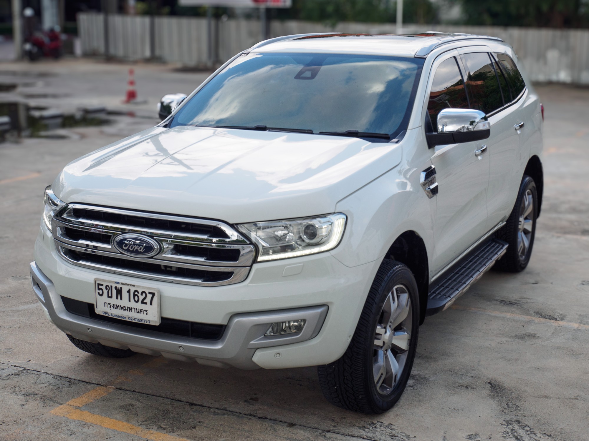 2016 Ford Everest สีขาว