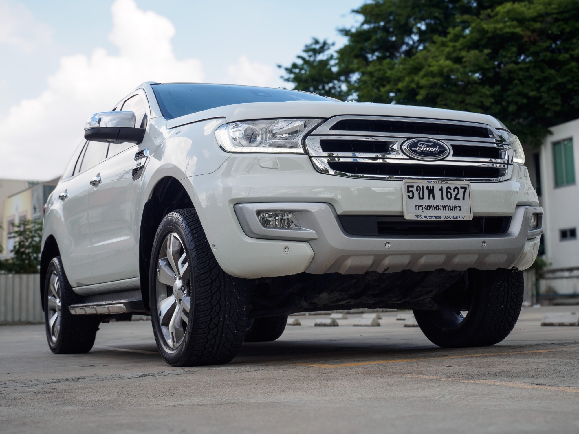 2016 Ford Everest สีขาว