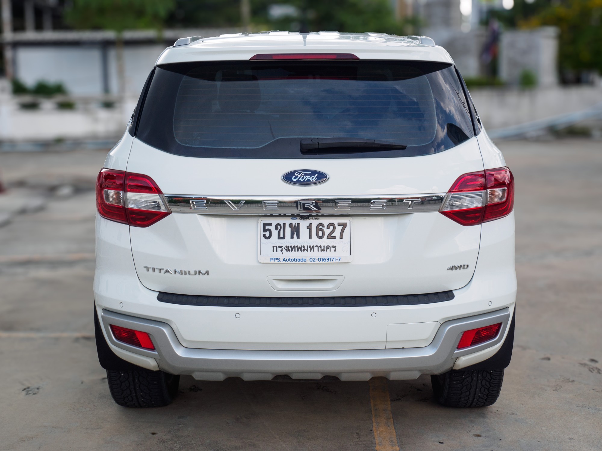 2016 Ford Everest สีขาว