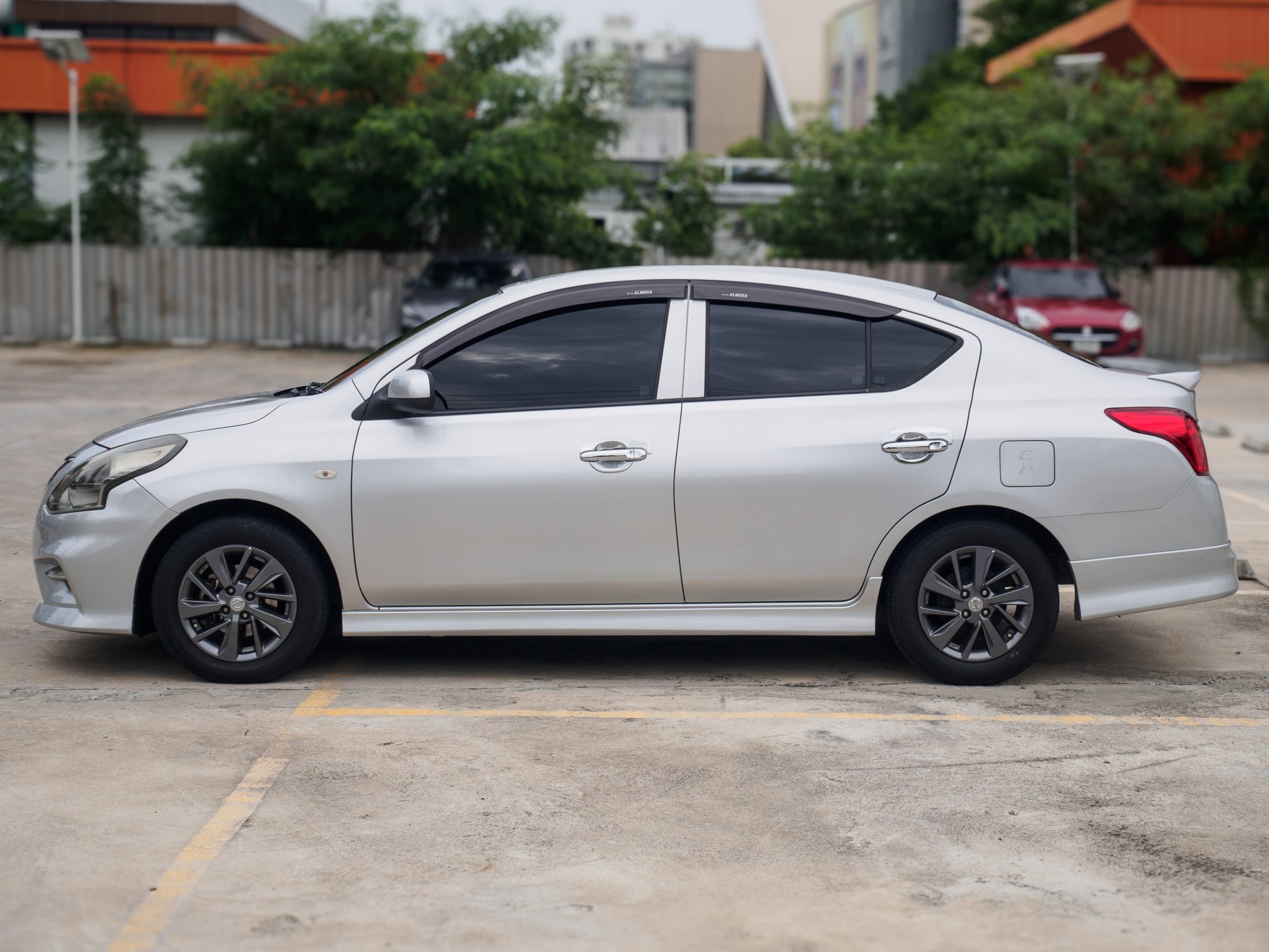 2017 Nissan Almera สีเงิน