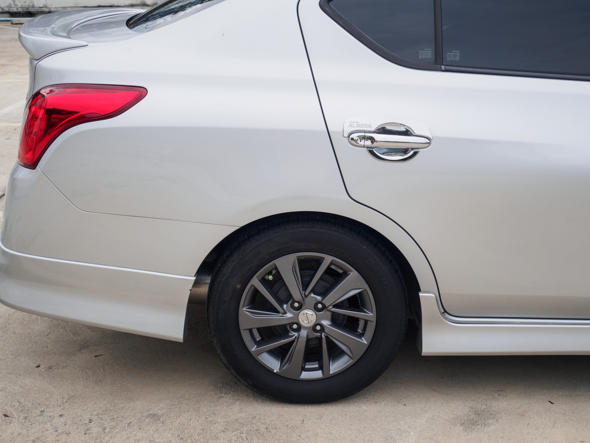 2017 Nissan Almera สีเงิน