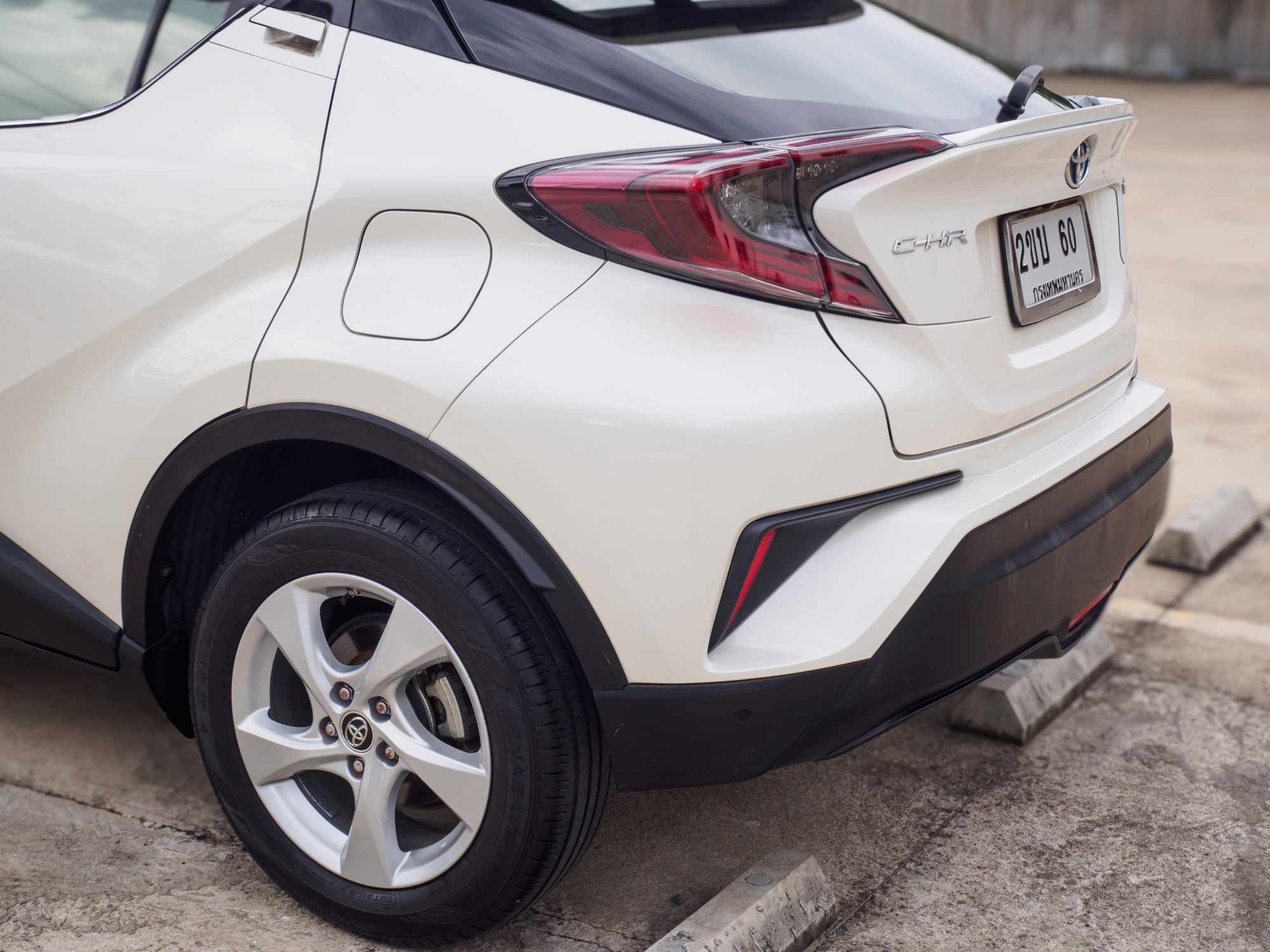 2020 Toyota C-HR สีขาว