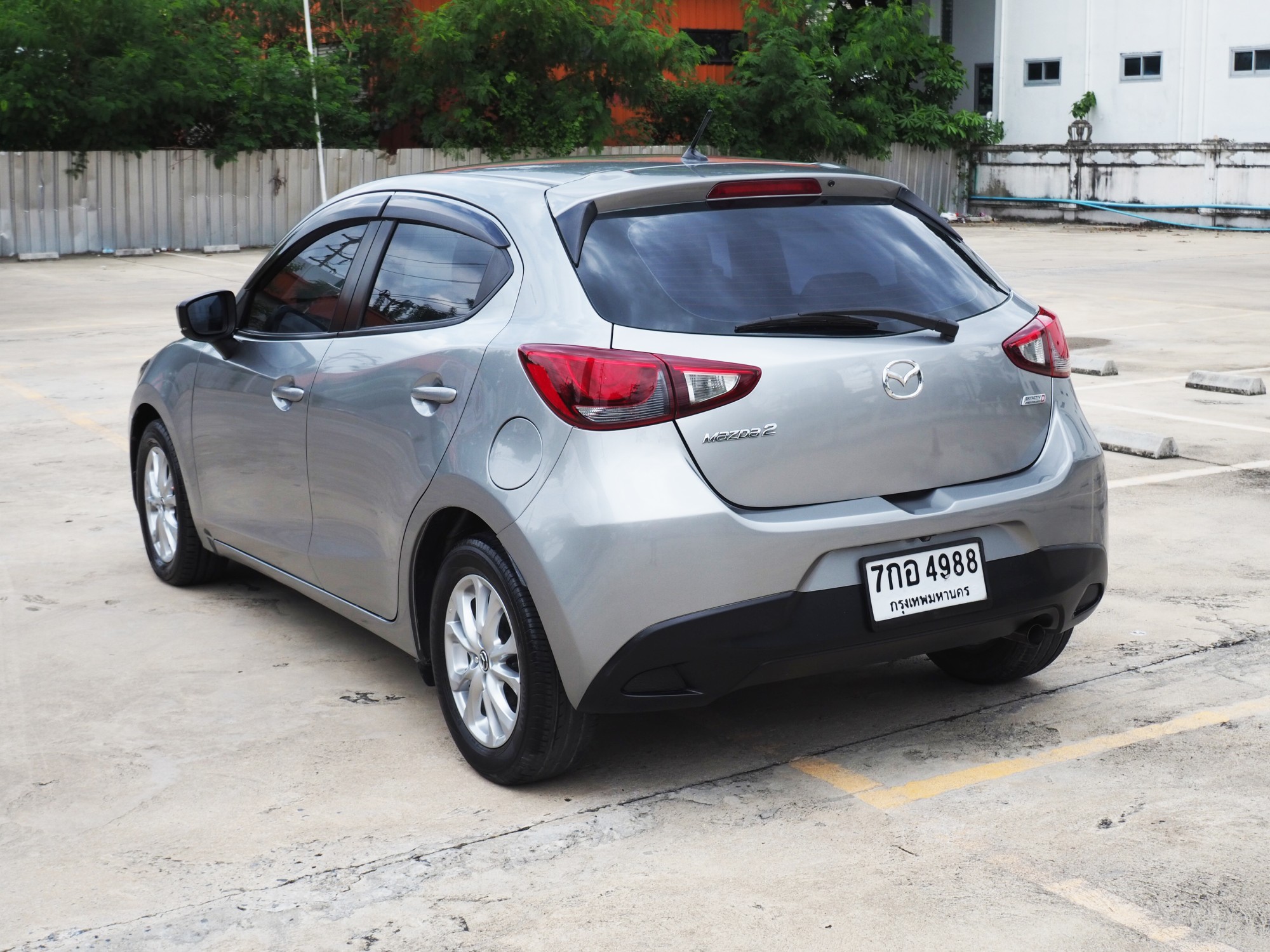 2018 Mazda 2 Hatchback (5 ประตู) สีเงิน