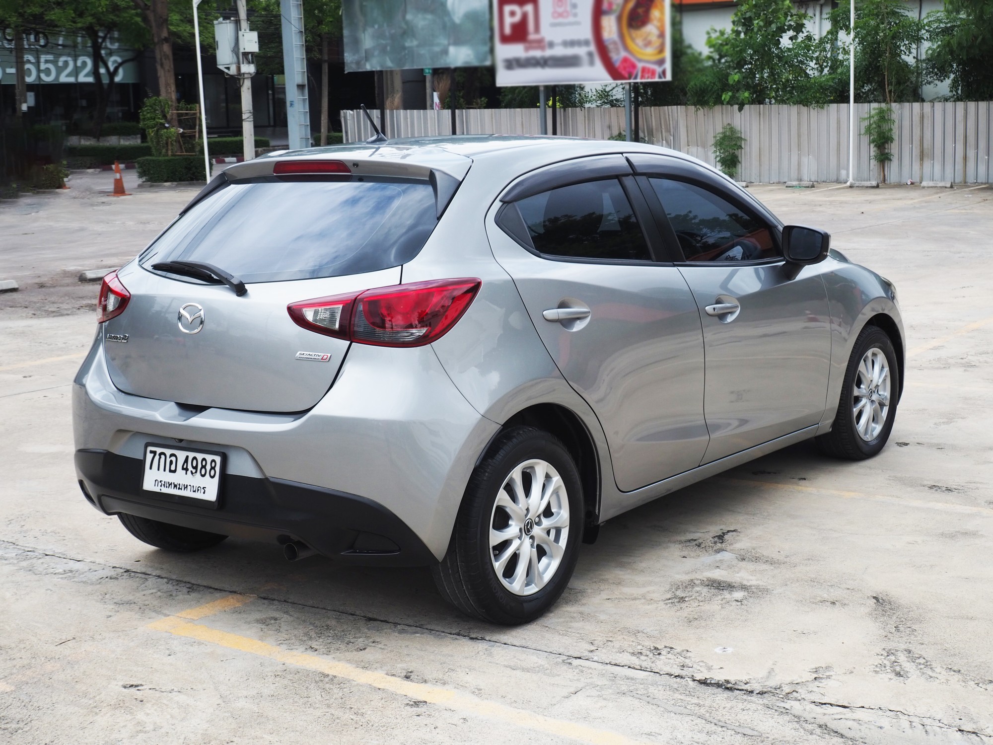 2018 Mazda 2 Hatchback (5 ประตู) สีเงิน