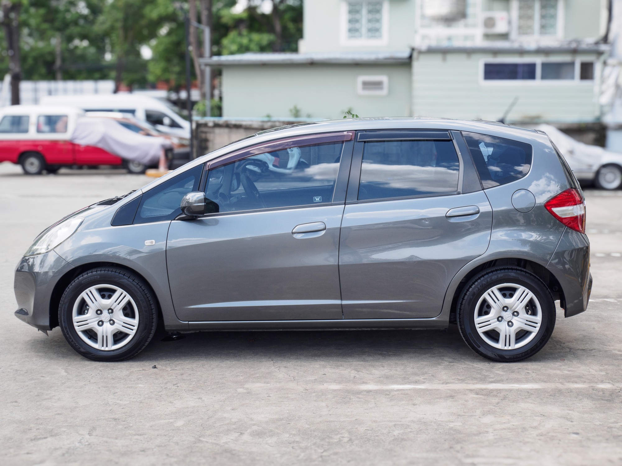 2011 Honda Jazz GE สีเทา