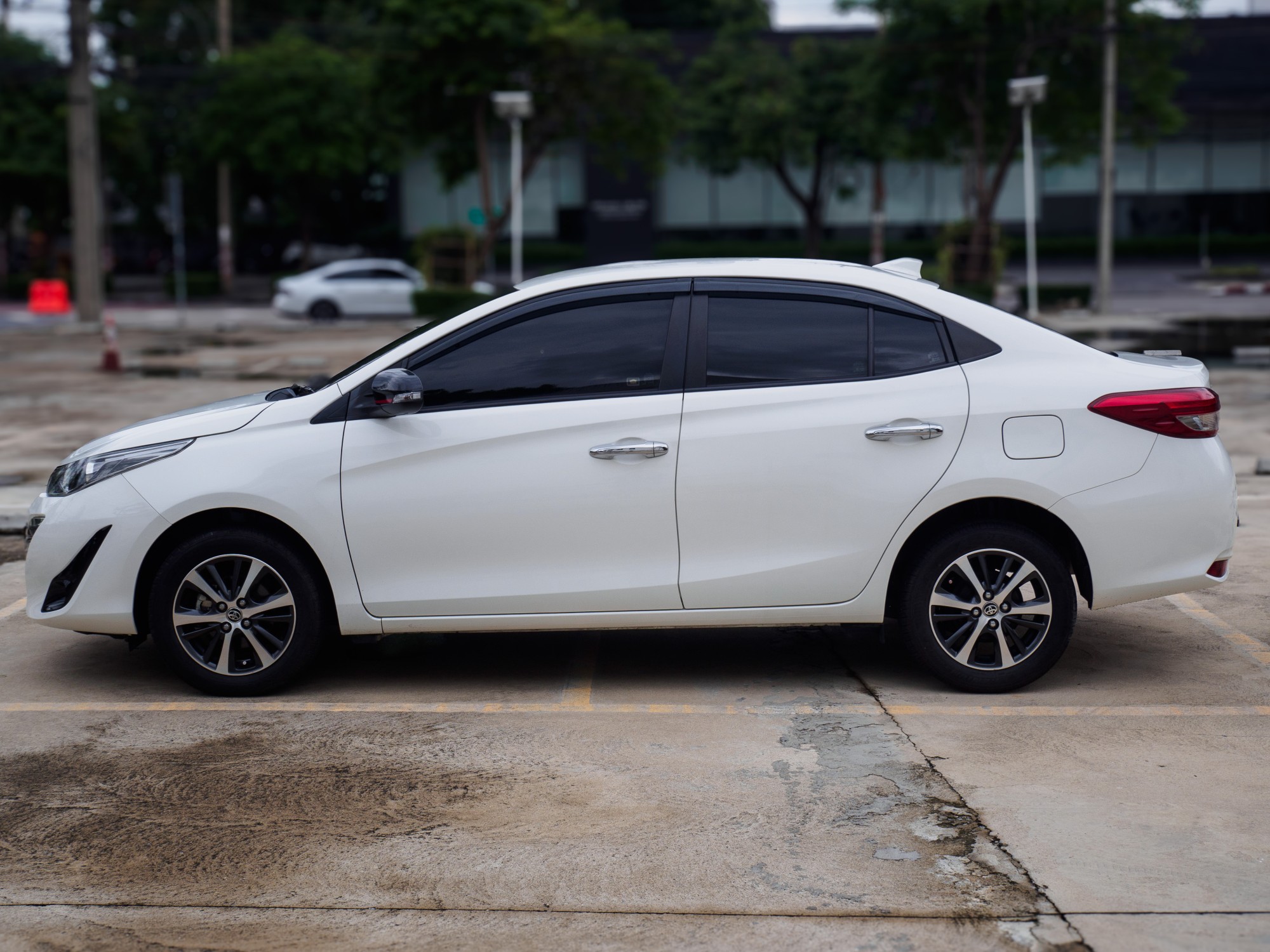 2019 Toyota Yaris Ativ สีขาว