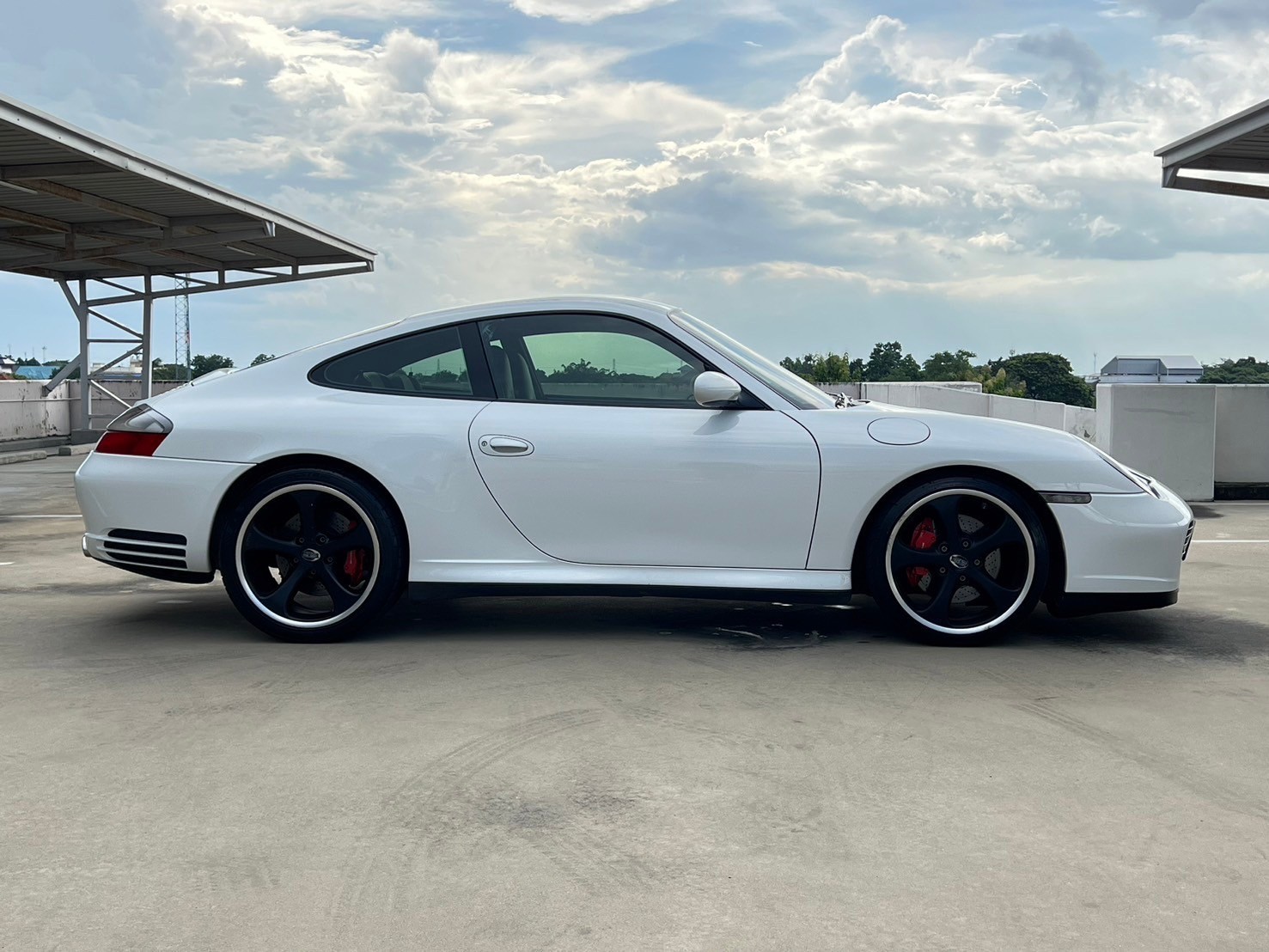 2003 Porsche 911 996 สีขาว