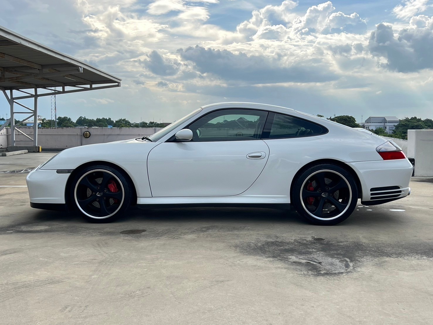 2003 Porsche 911 996 สีขาว