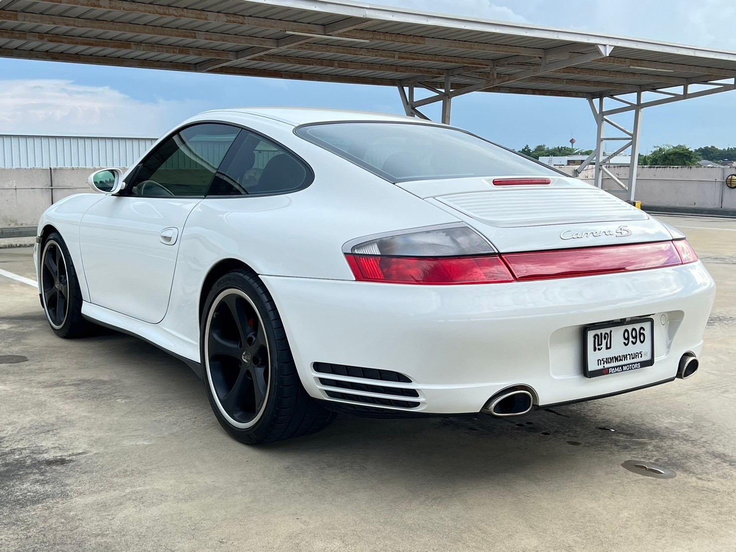 2003 Porsche 911 996 สีขาว