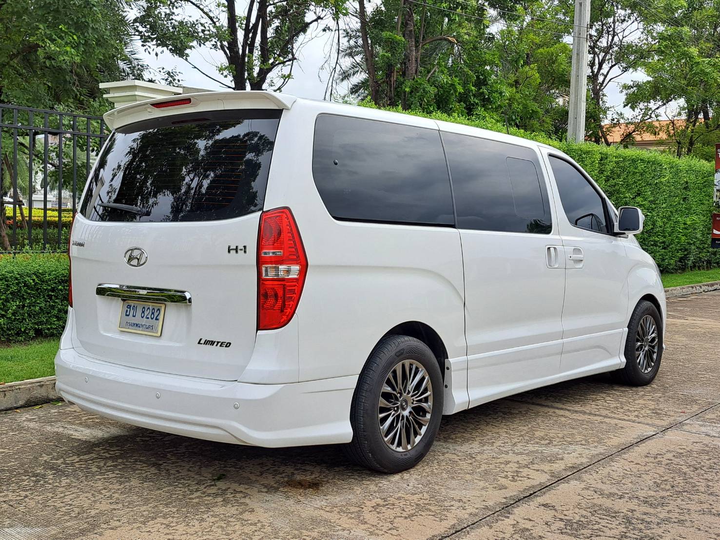 2016 Hyundai H-1 สีขาว