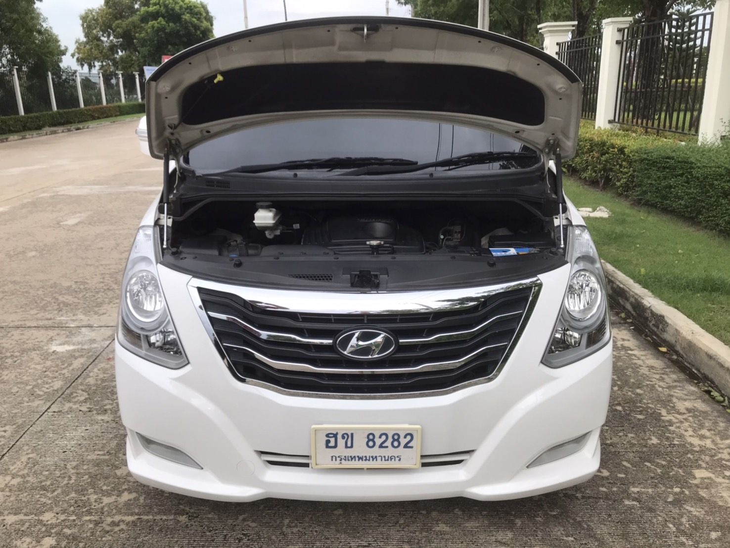 2016 Hyundai H-1 สีขาว