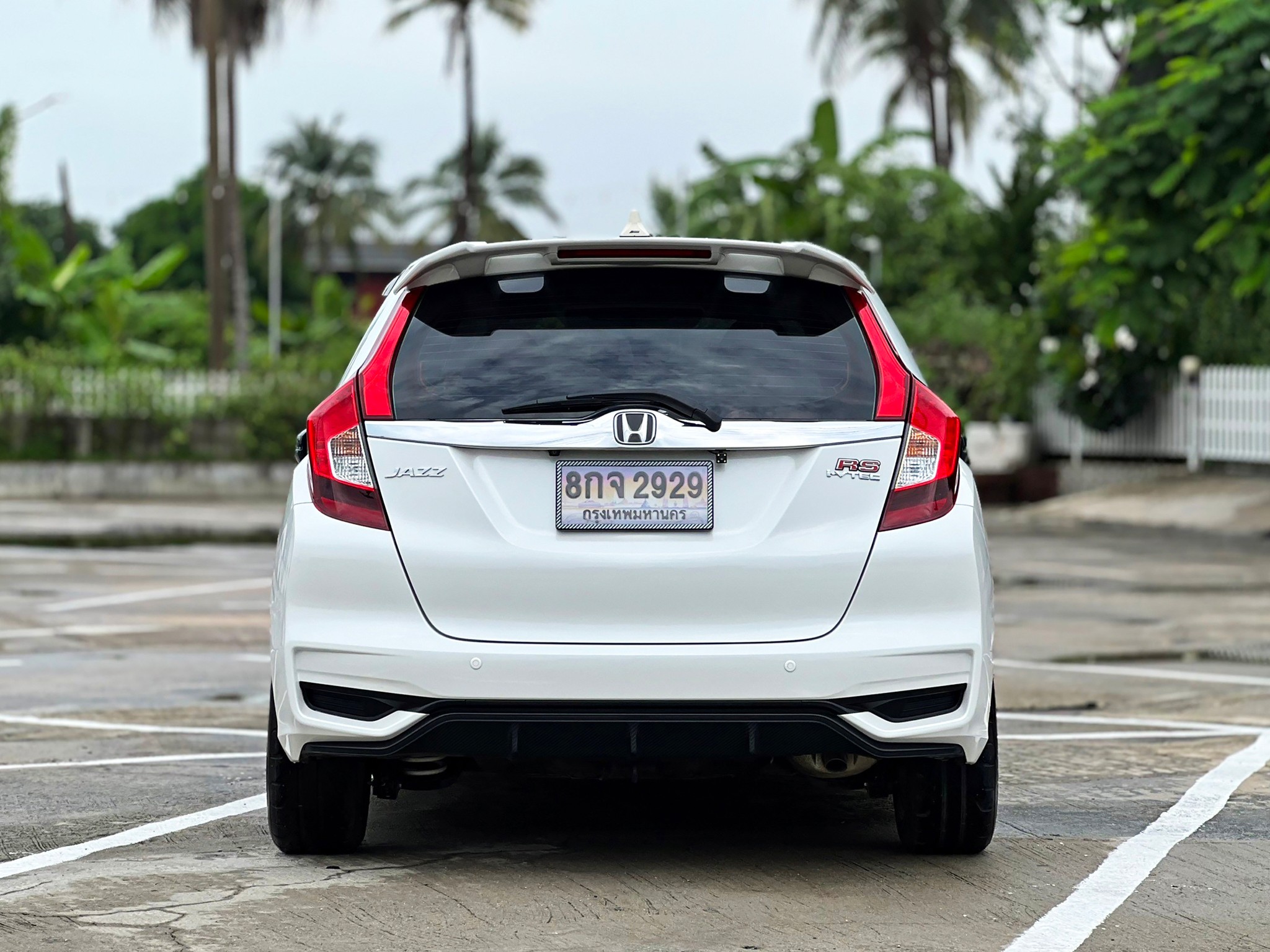 HONDA JAZZ GK สีขาว ปี 2020 ท๊อป Rs+รถมือเดี่ยว ไมล์น้อย 60,000 km รถสวย พร้อมใช้มทันที