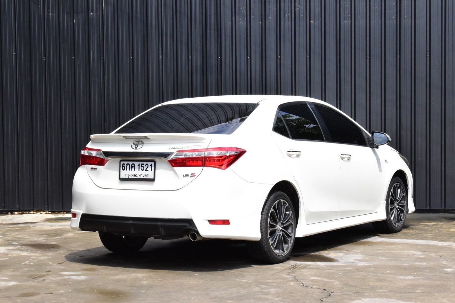 Toyota Altis 1.8ESport ปี 2014 auto ไมล์ 93,000 กม.ฟรีดาวน์