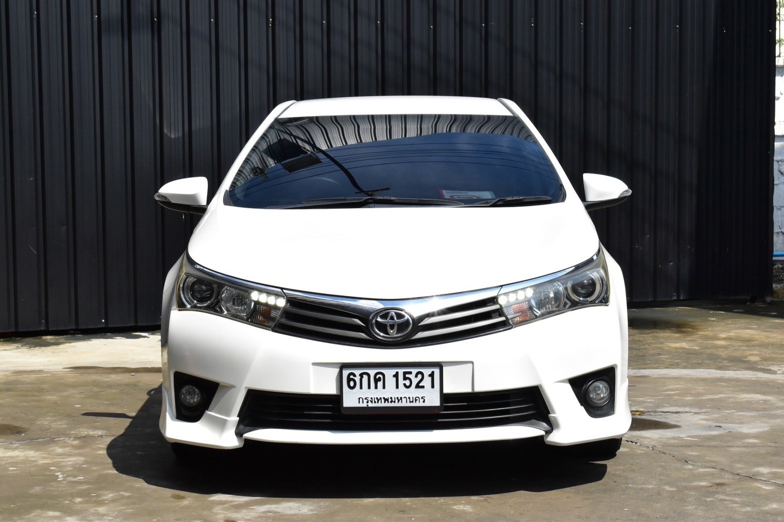 Toyota Altis 1.8ESport ปี 2014 auto ไมล์ 93,000 กม.ฟรีดาวน์