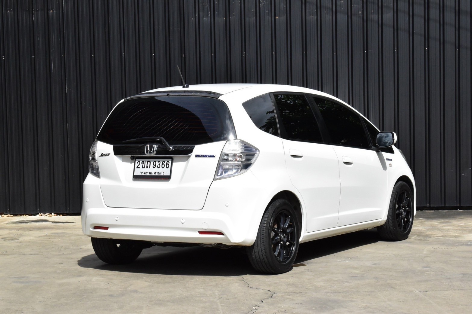 HONDA Jazz hybrid 1.3 ปี 2013 auto ไมล์ 120,000 กม.