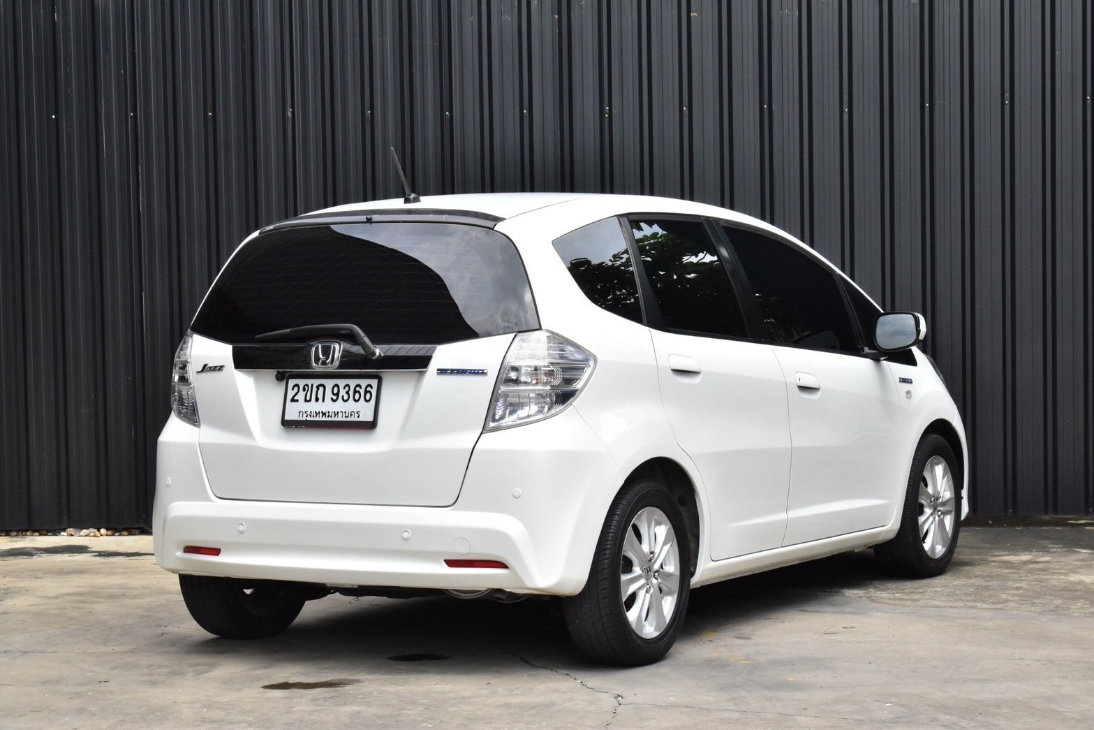 HONDA Jazz hybrid 1.3 ปี 2013 auto ไมล์ 120,000 กม.