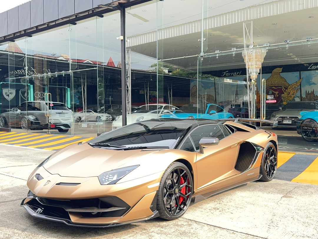 2021 Lamborghini Aventador SVJ Roadster สีน้ำตาล