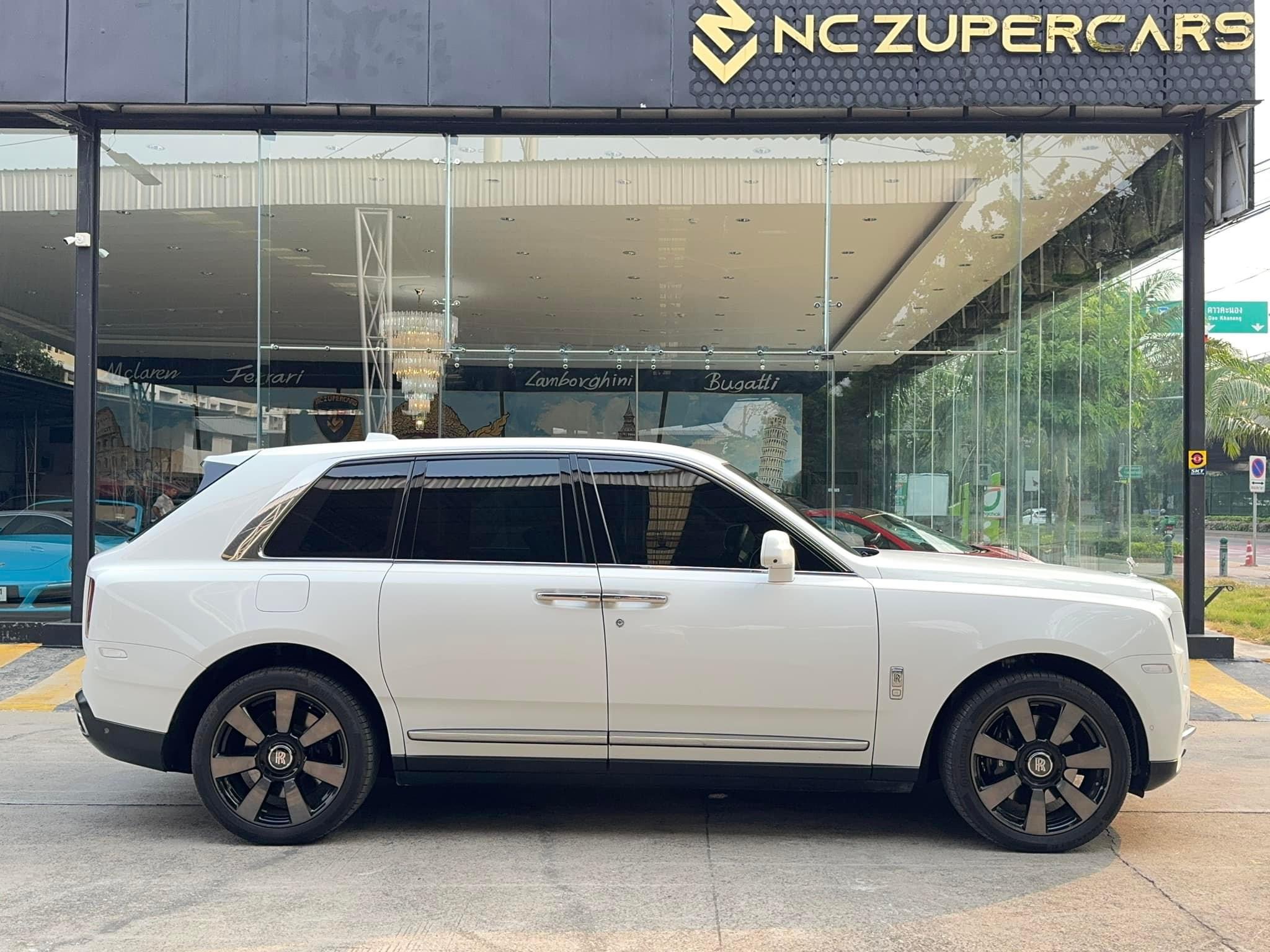 2023 Rolls-Royce Cullinan สีขาว