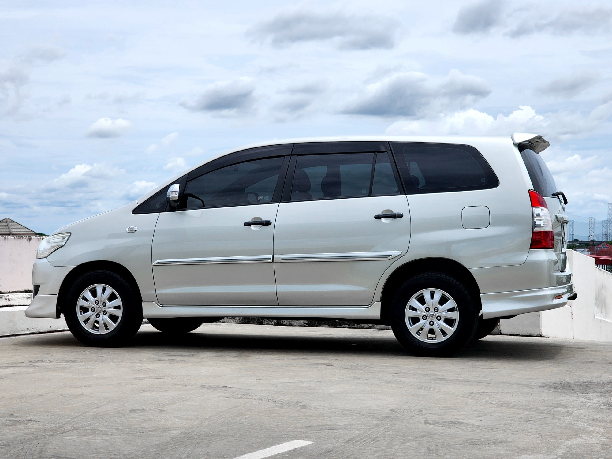 Toyota Innova 2.0G ปี 2012