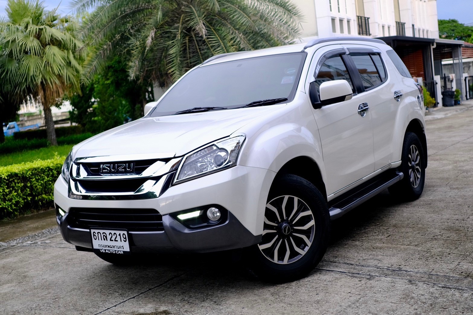 Isuzu Mu-x 1.9 DVD 2WD เครื่องยนต์: ดีเซล เกียร์: ออโต้ ปี:2016 สี: ขาว ไมล 9x,xxx กิโล