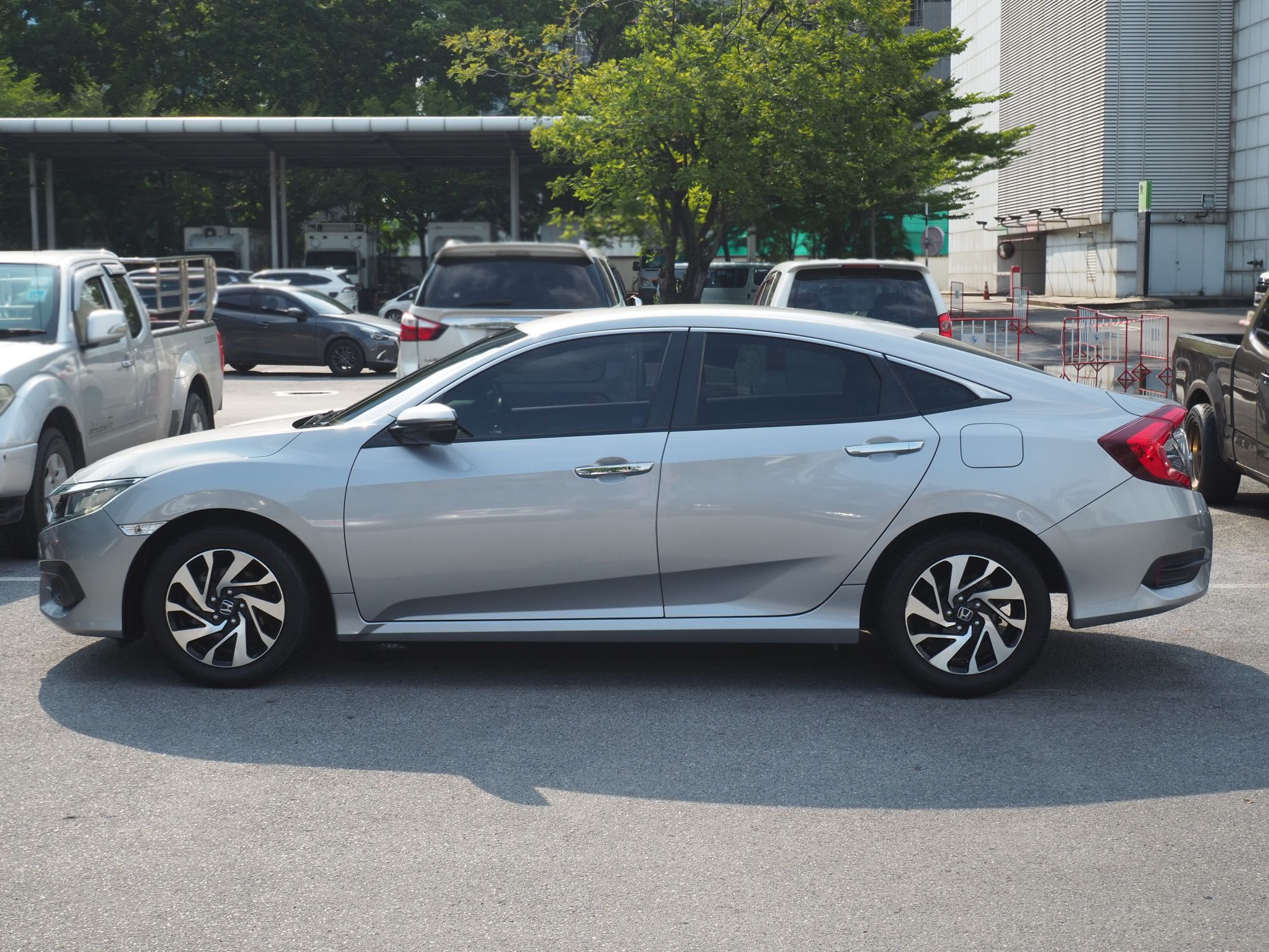 2016 Honda Civic Sedan สีเงิน