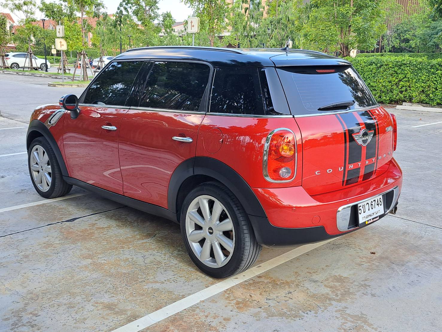 MINI COOPER D COUNTRYMAN ดีเซล ไมล์น้อย93,000 Km.รถศูนย์ รถสวยมากสีแดงสวยสดใสน่ารัก ไม่มีชนแน่นอน ฟรีดาวน์