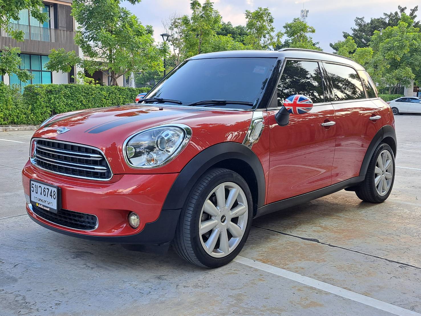 MINI COOPER D COUNTRYMAN ดีเซล ไมล์น้อย93,000 Km.รถศูนย์ รถสวยมากสีแดงสวยสดใสน่ารัก ไม่มีชนแน่นอน ฟรีดาวน์