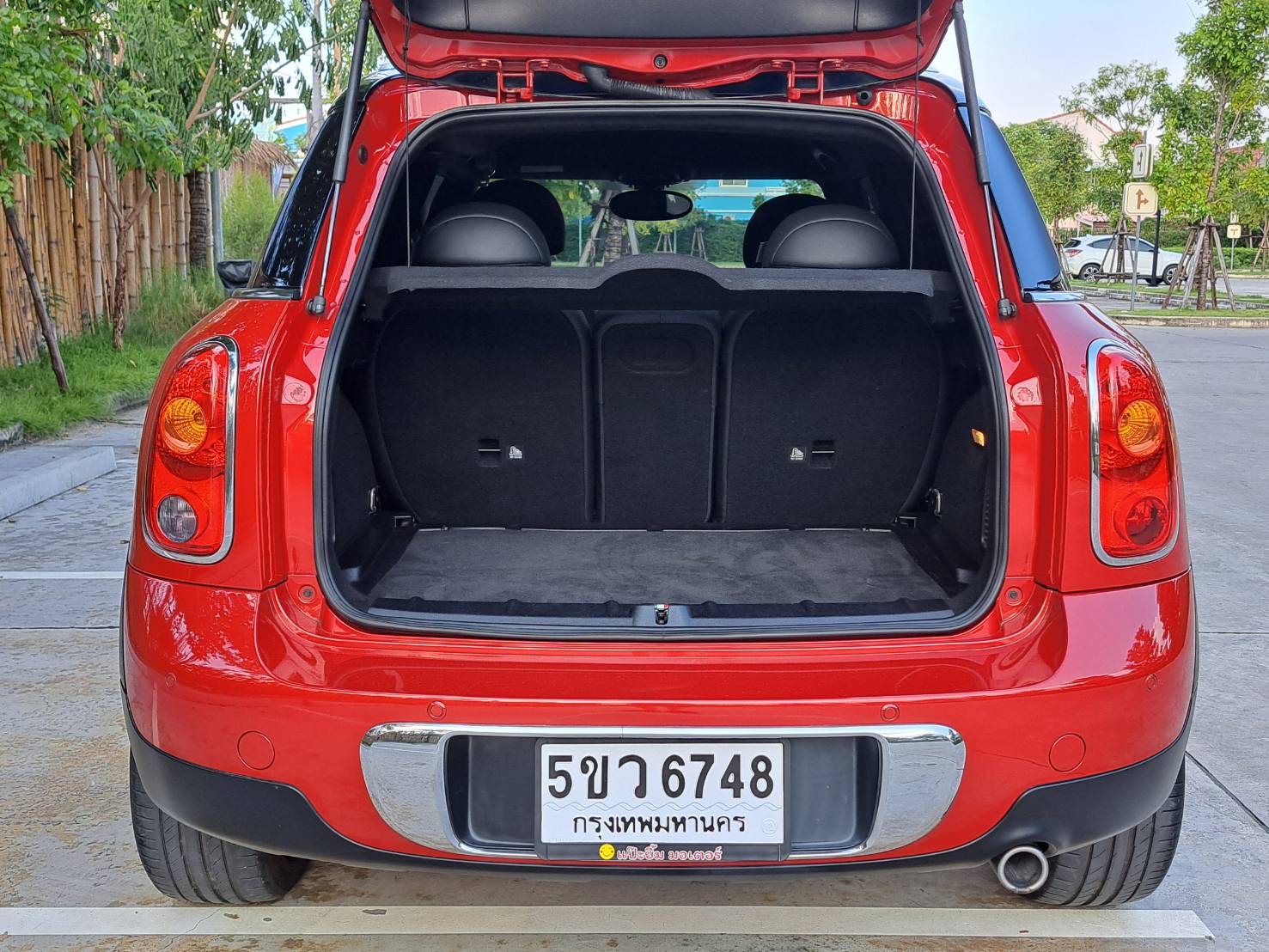 MINI COOPER D COUNTRYMAN ดีเซล ไมล์น้อย93,000 Km.รถศูนย์ รถสวยมากสีแดงสวยสดใสน่ารัก ไม่มีชนแน่นอน ฟรีดาวน์