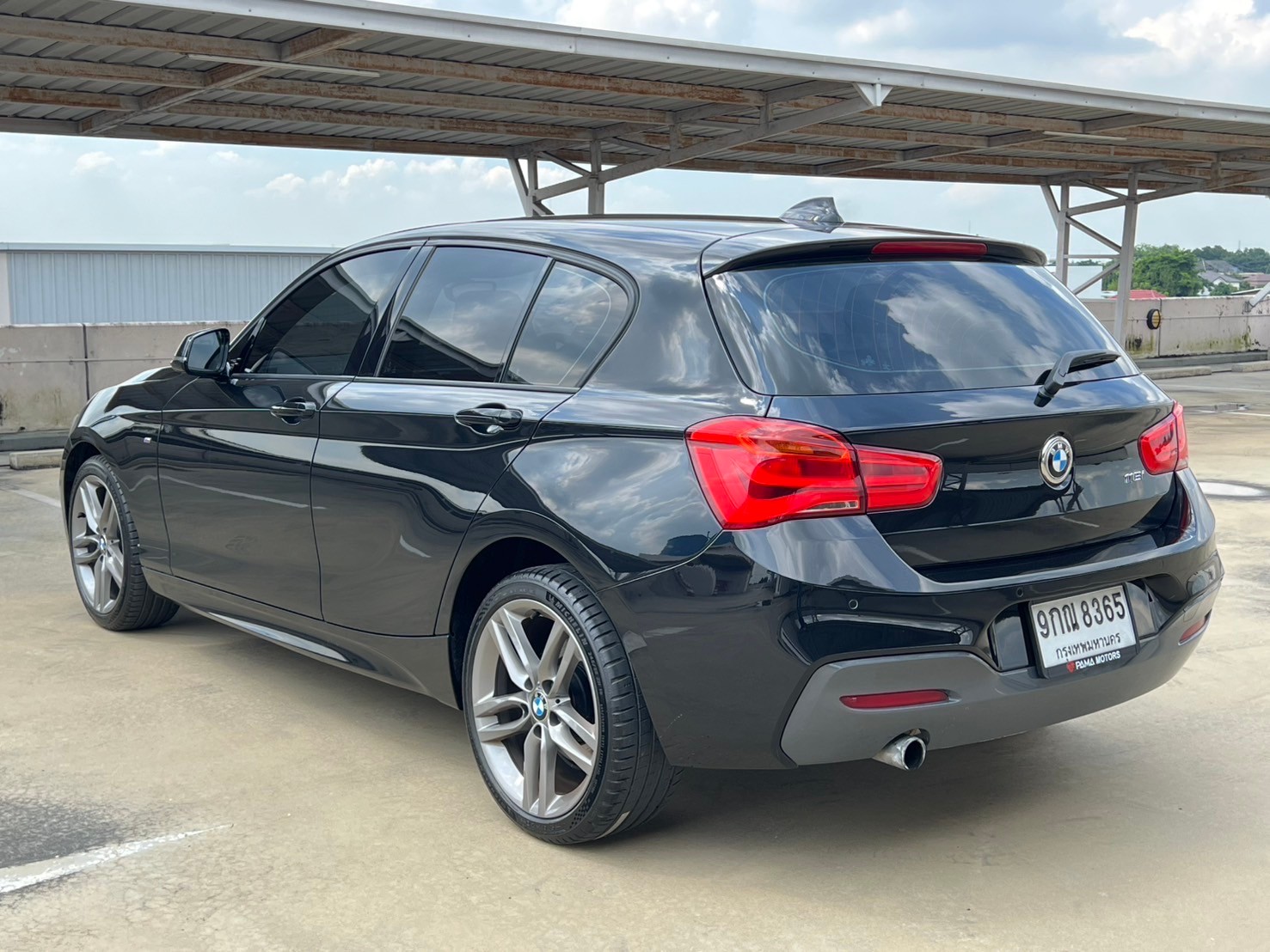 2016 BMW 1 Series F20 118i สีดำ