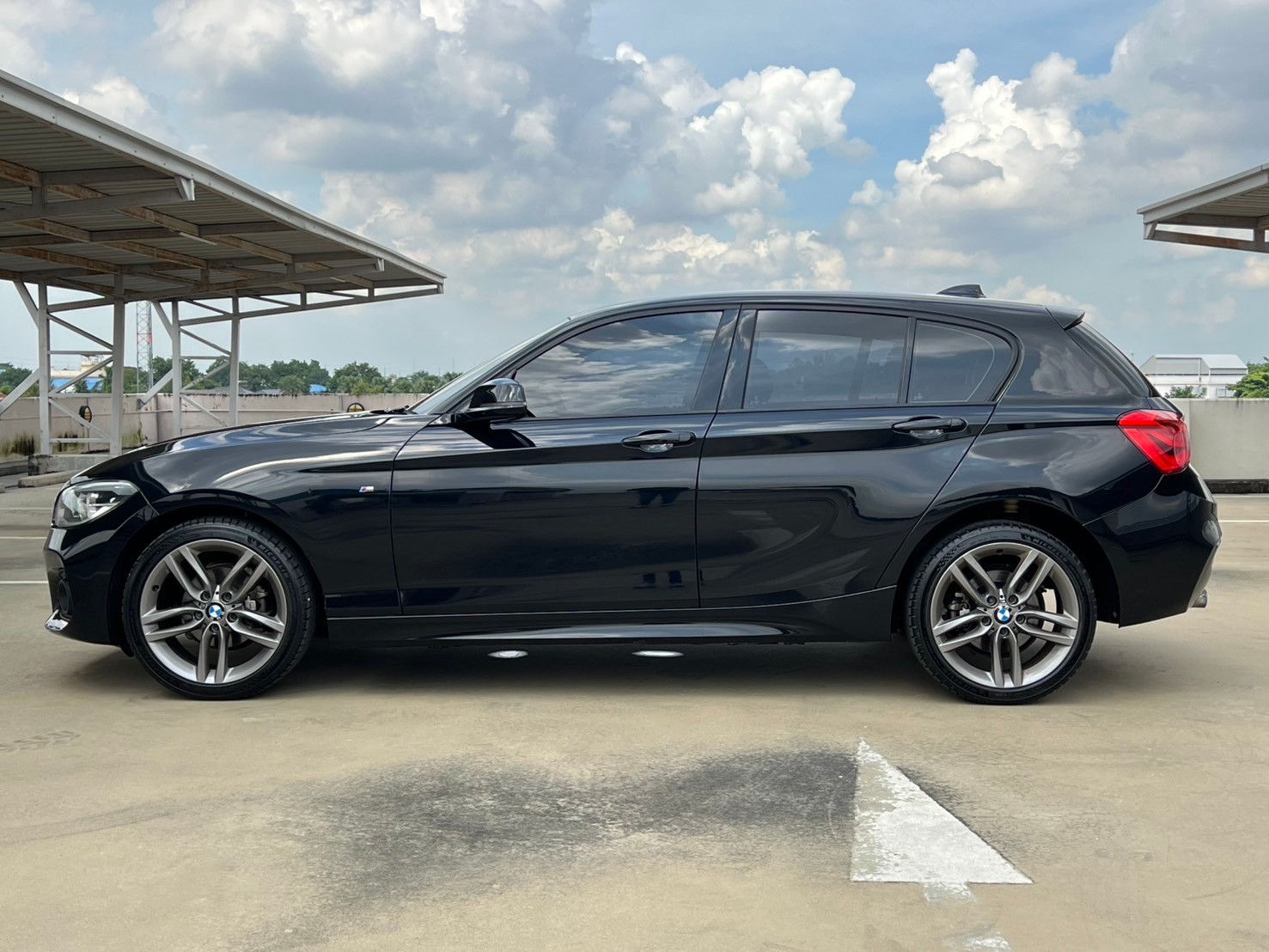 2016 BMW 1 Series F20 118i สีดำ