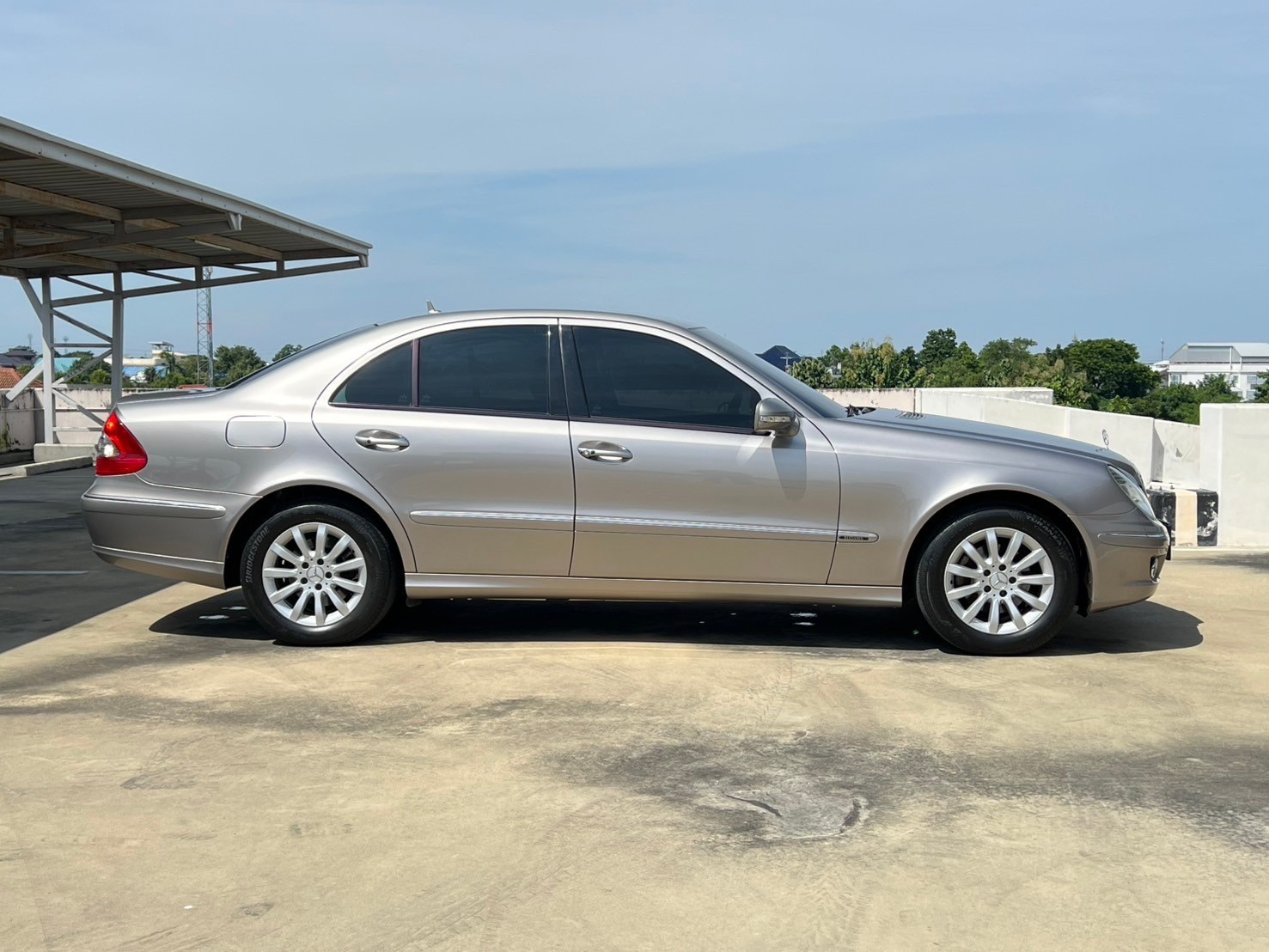 2007 Mercedes-Benz E-Class W211 E200 สีเงิน