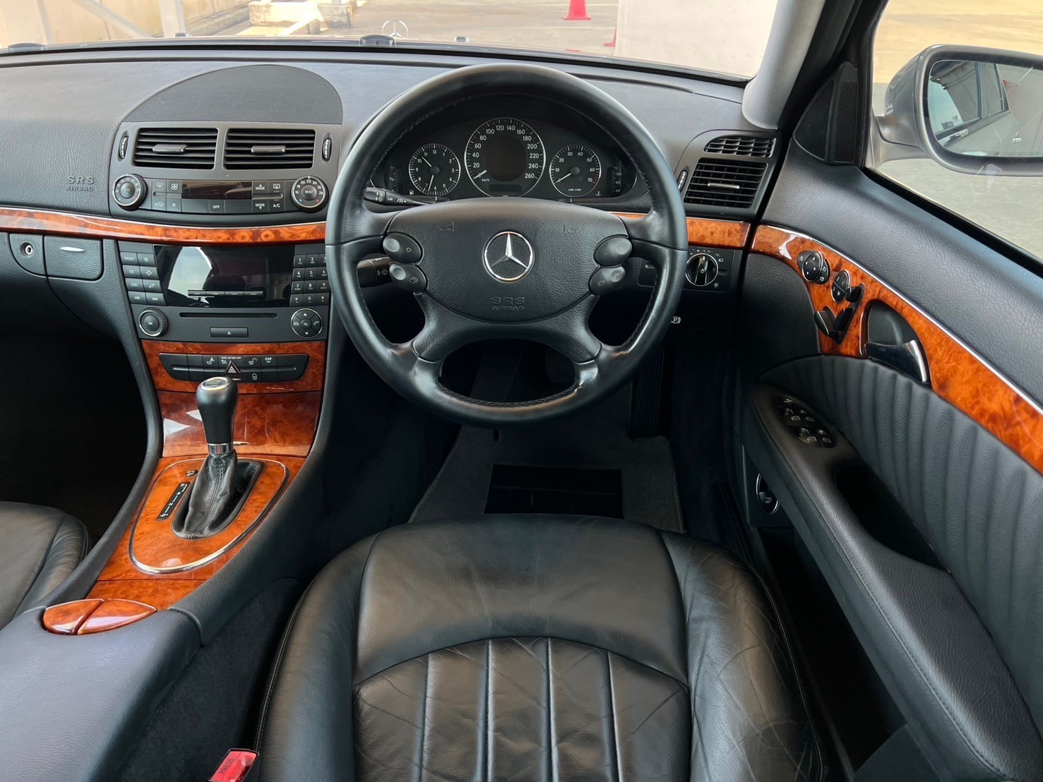 2007 Mercedes-Benz E-Class W211 E200 สีเงิน