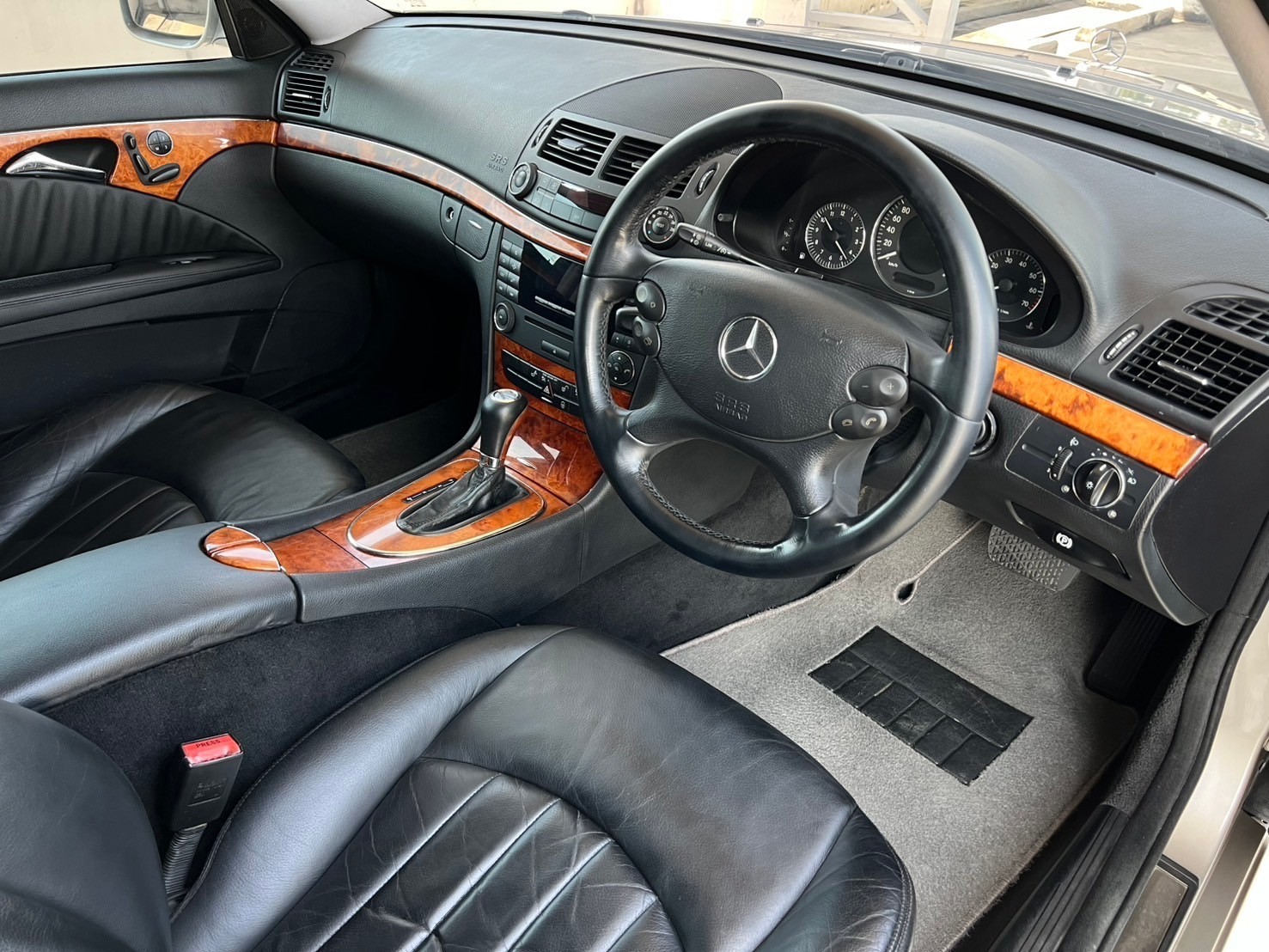 2007 Mercedes-Benz E-Class W211 E200 สีเงิน