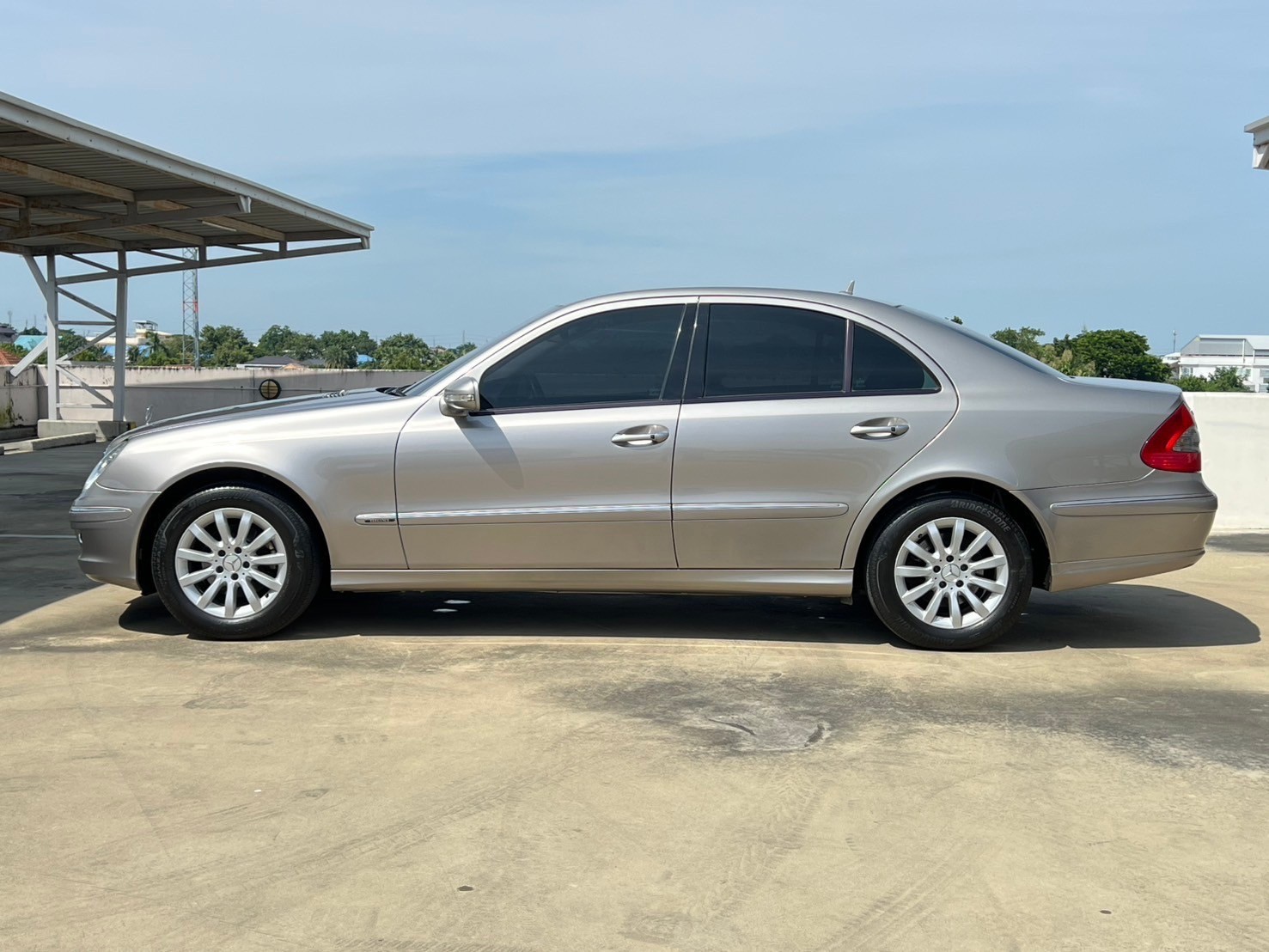 2007 Mercedes-Benz E-Class W211 E200 สีเงิน