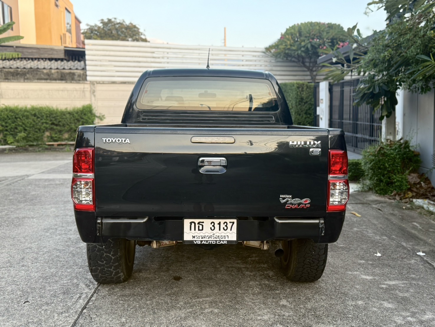 Toyota Hilux Vigo Champ 2.5E Prerunner 4ประตู ปี 2012 : สีดำ : ออโต้ : ดีเซล : ไมล์ 85,xxx km.