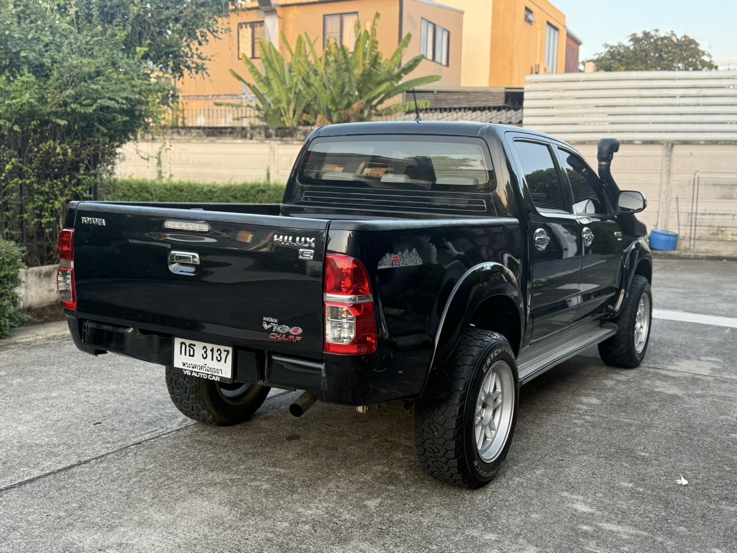 Toyota Hilux Vigo Champ 2.5E Prerunner 4ประตู ปี 2012 : สีดำ : ออโต้ : ดีเซล : ไมล์ 85,xxx km.