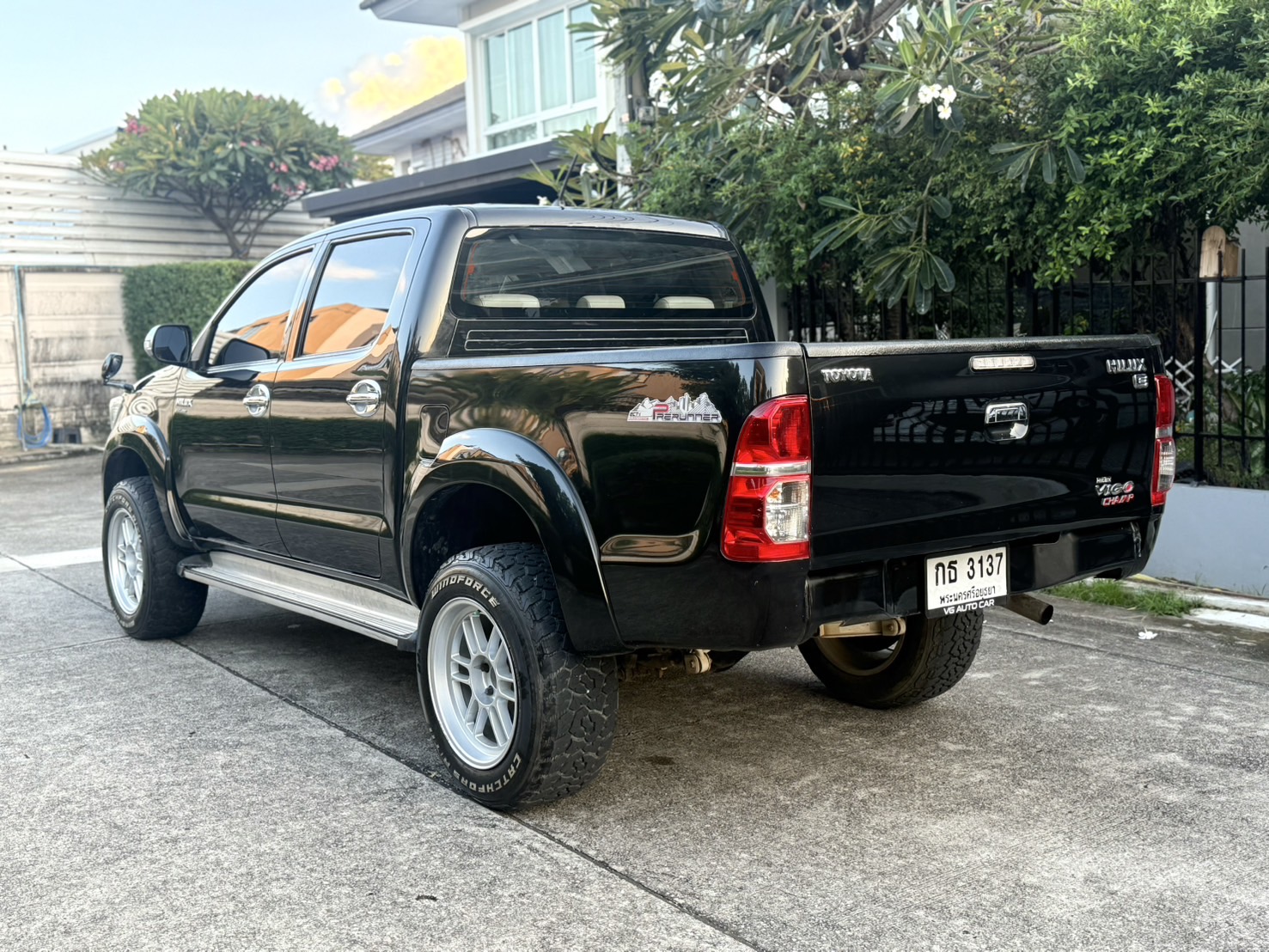 Toyota Hilux Vigo Champ 2.5E Prerunner 4ประตู ปี 2012 : สีดำ : ออโต้ : ดีเซล : ไมล์ 85,xxx km.