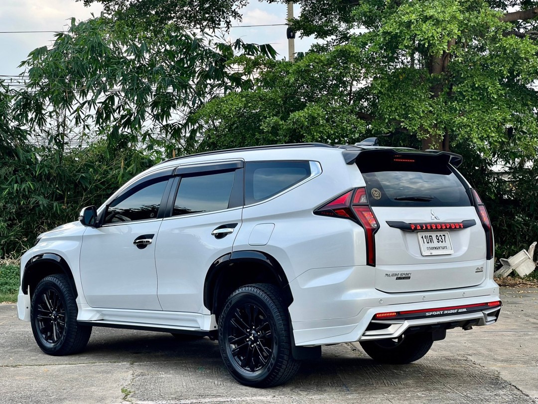 MITSUBISHI PAJERO, SPORT 2.4 GT Premium Elite Edition 4WD Top ปี21สีขาว ดีเซล ไมล์แท้ 50,000 กม.