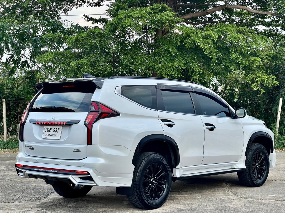 MITSUBISHI PAJERO, SPORT 2.4 GT Premium Elite Edition 4WD Top ปี21สีขาว ดีเซล ไมล์แท้ 50,000 กม.