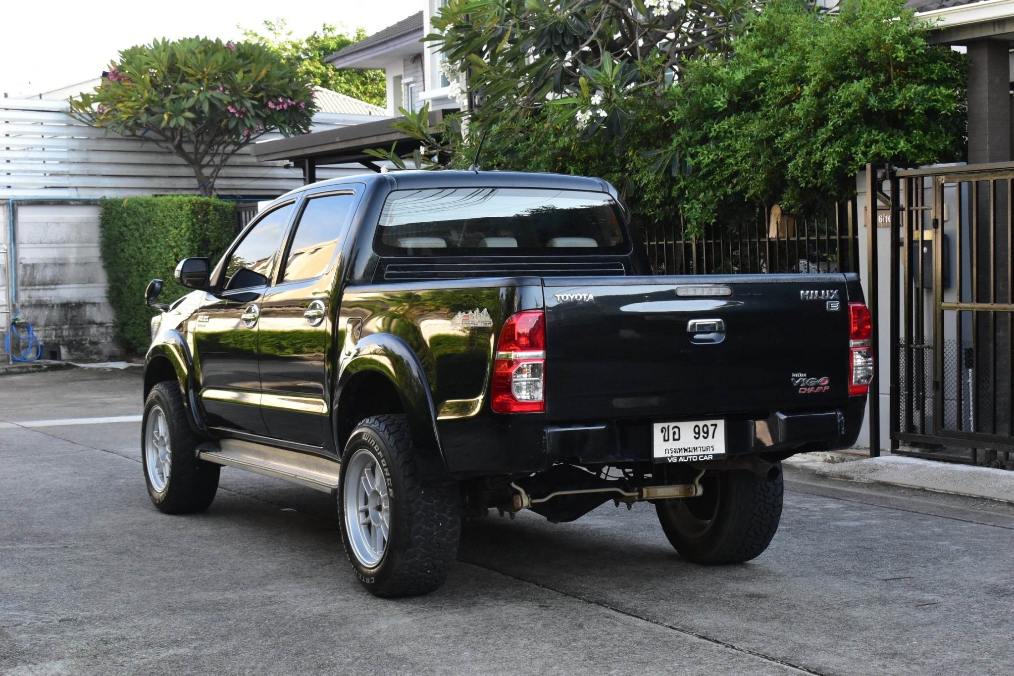 Toyota Hilux Vigo Champ 2.5E Prerunner 4ประตู ปี 2012 : สีดำ : ออโต้ : ดีเซล : ไมล์ 85,xxx km.