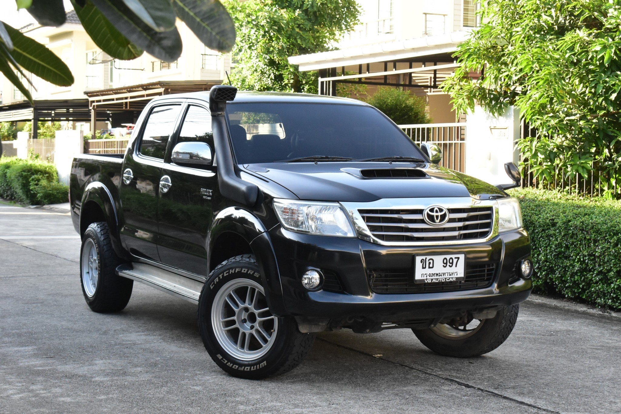 Toyota Hilux Vigo Champ 2.5E Prerunner 4ประตู ปี 2012 : สีดำ : ออโต้ : ดีเซล : ไมล์ 85,xxx km.