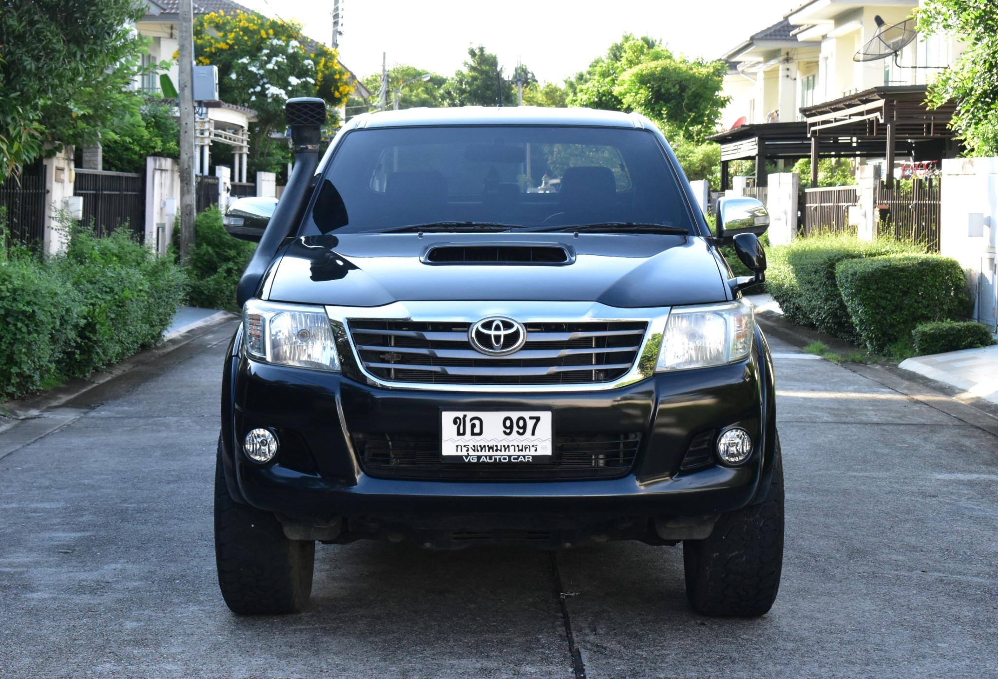 Toyota Hilux Vigo Champ 2.5E Prerunner 4ประตู ปี 2012 : สีดำ : ออโต้ : ดีเซล : ไมล์ 85,xxx km.