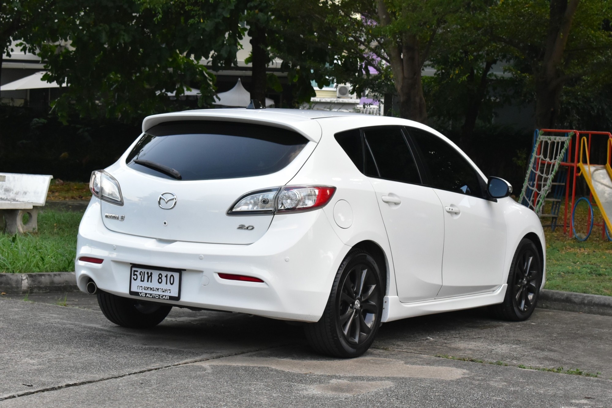 Mazda3 2.0BL ตัวTop hatchback Sunroof เครื่อง: เบนซิน เกียร์: ออโต้ สี: ขาว ปี: 2013 ไมล์: 1xx,xxx Km.