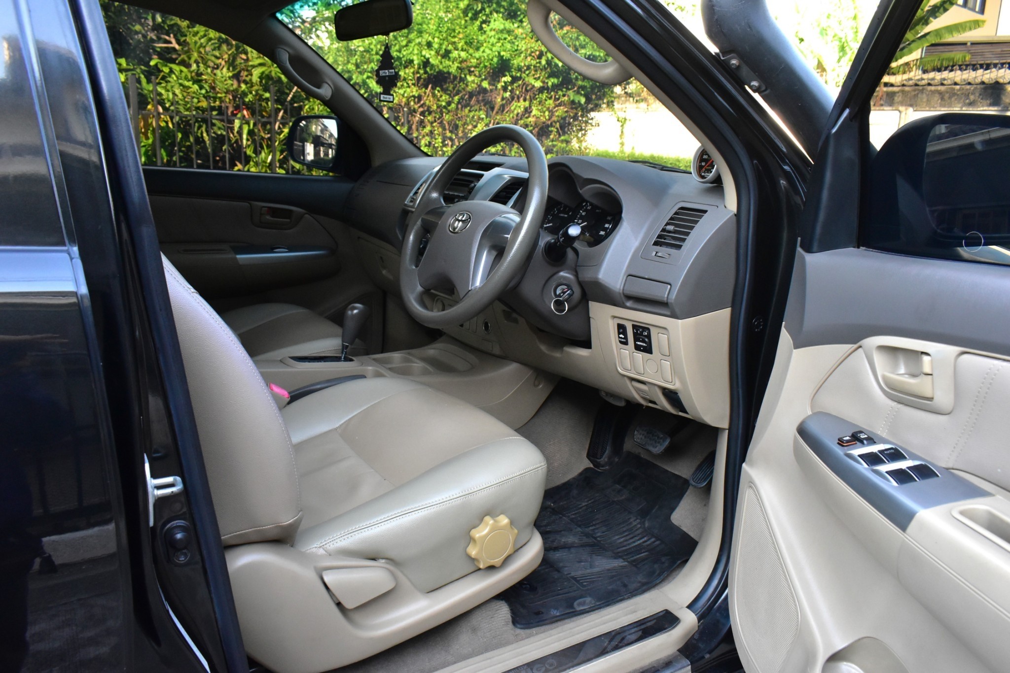 Toyota Hilux Vigo Champ 2.5E Prerunner 4ประตู ปี 2012 ไมล์ 85,000 กม.