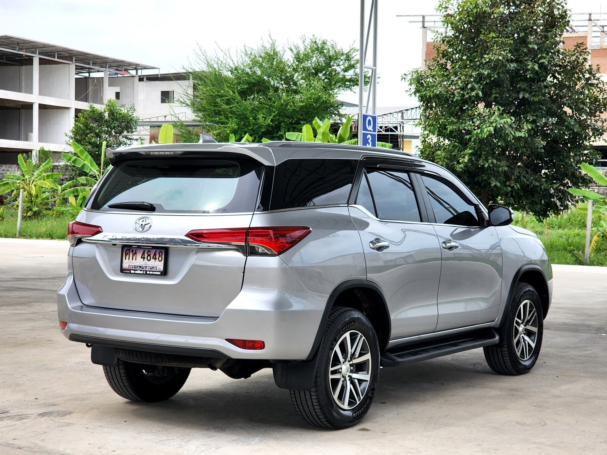 TOYOTA Fortuner 2.4V. ปี 2015 auto ไมล์ 69,000 กม. ฟรีดาวน์ พร้อมขับ