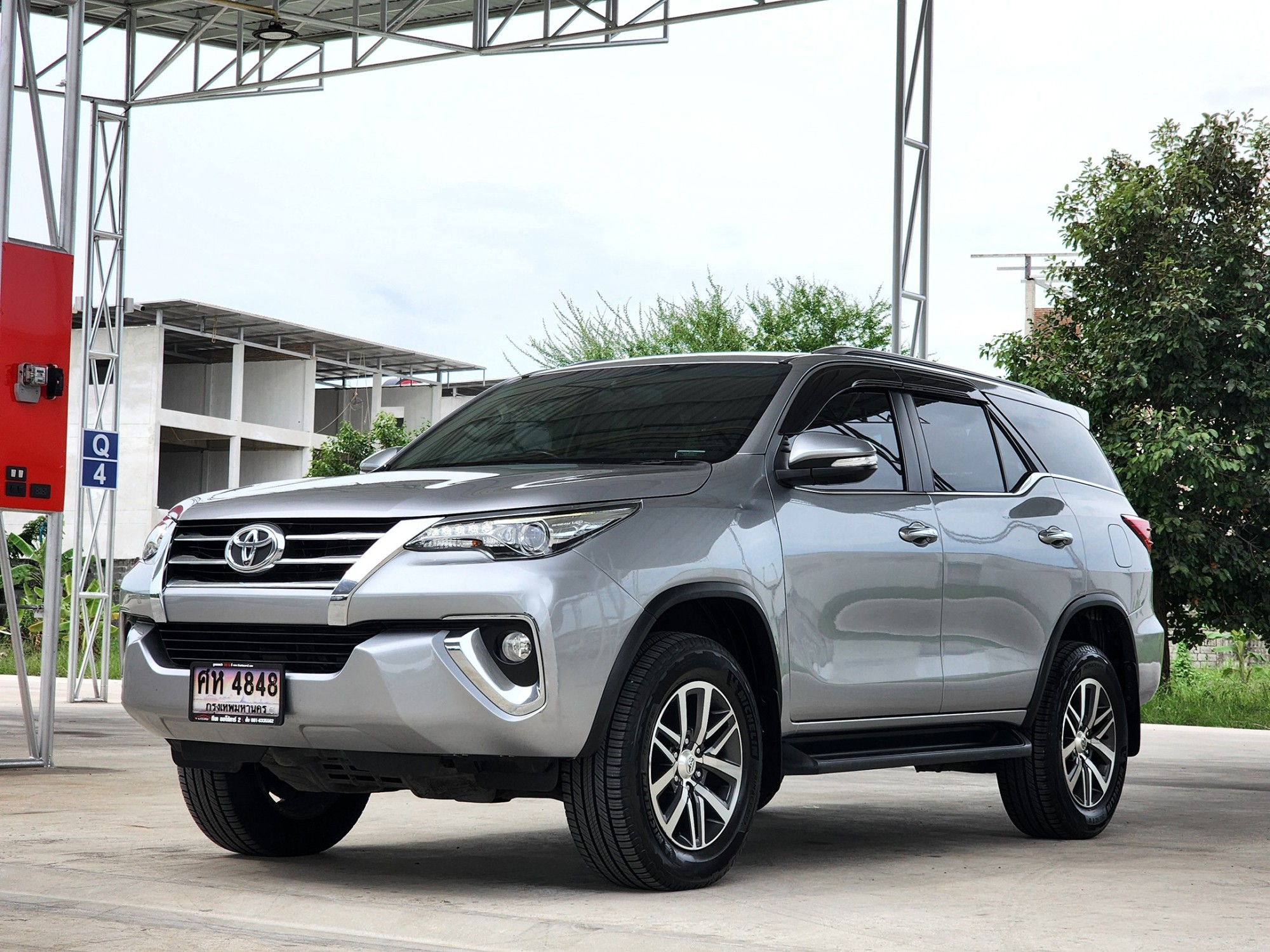 TOYOTA Fortuner 2.4V. ปี 2015 auto ไมล์ 69,000 กม. ฟรีดาวน์ พร้อมขับ