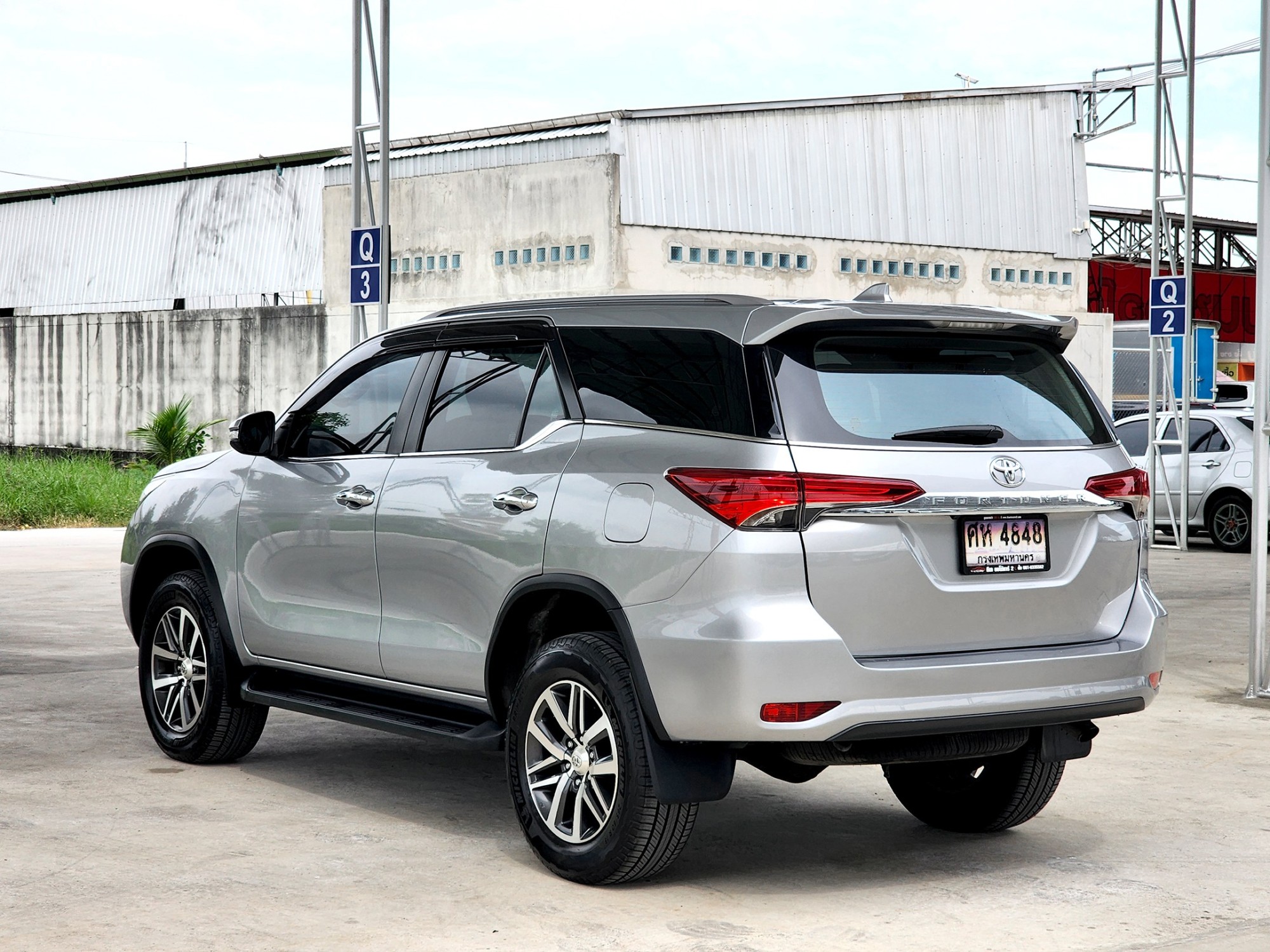 TOYOTA Fortuner 2.4V. ปี 2015 auto ไมล์ 69,000 กม. ฟรีดาวน์ พร้อมขับ