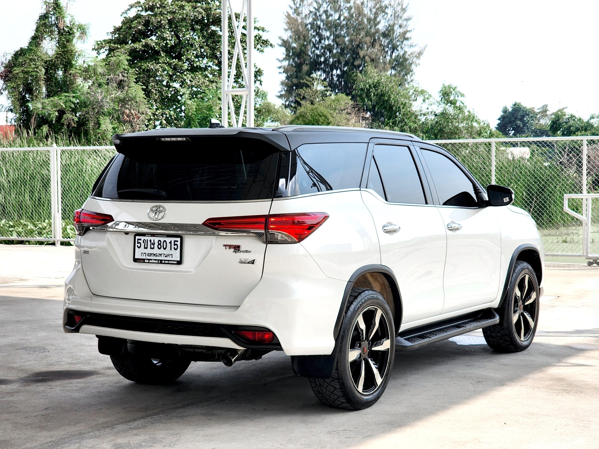 TOYOTA Fortuner TRD Sportivo 2.8 [4x4] Blacktop ปี 2017