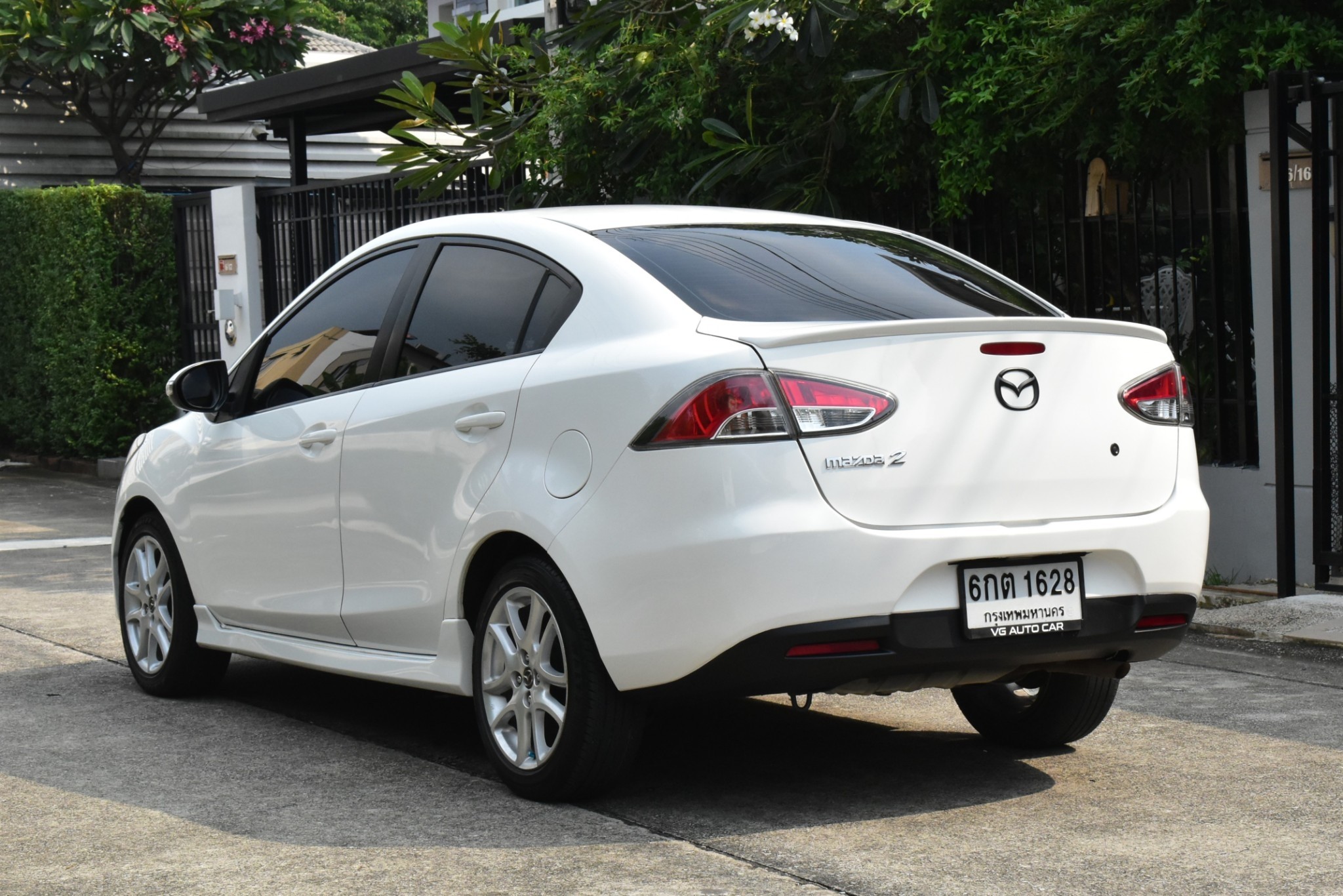 Mazda 2 1.5 Spirit ปี 2012 สีขาว ออโต้ เบนซิน ไมล์ 9x,xxx km