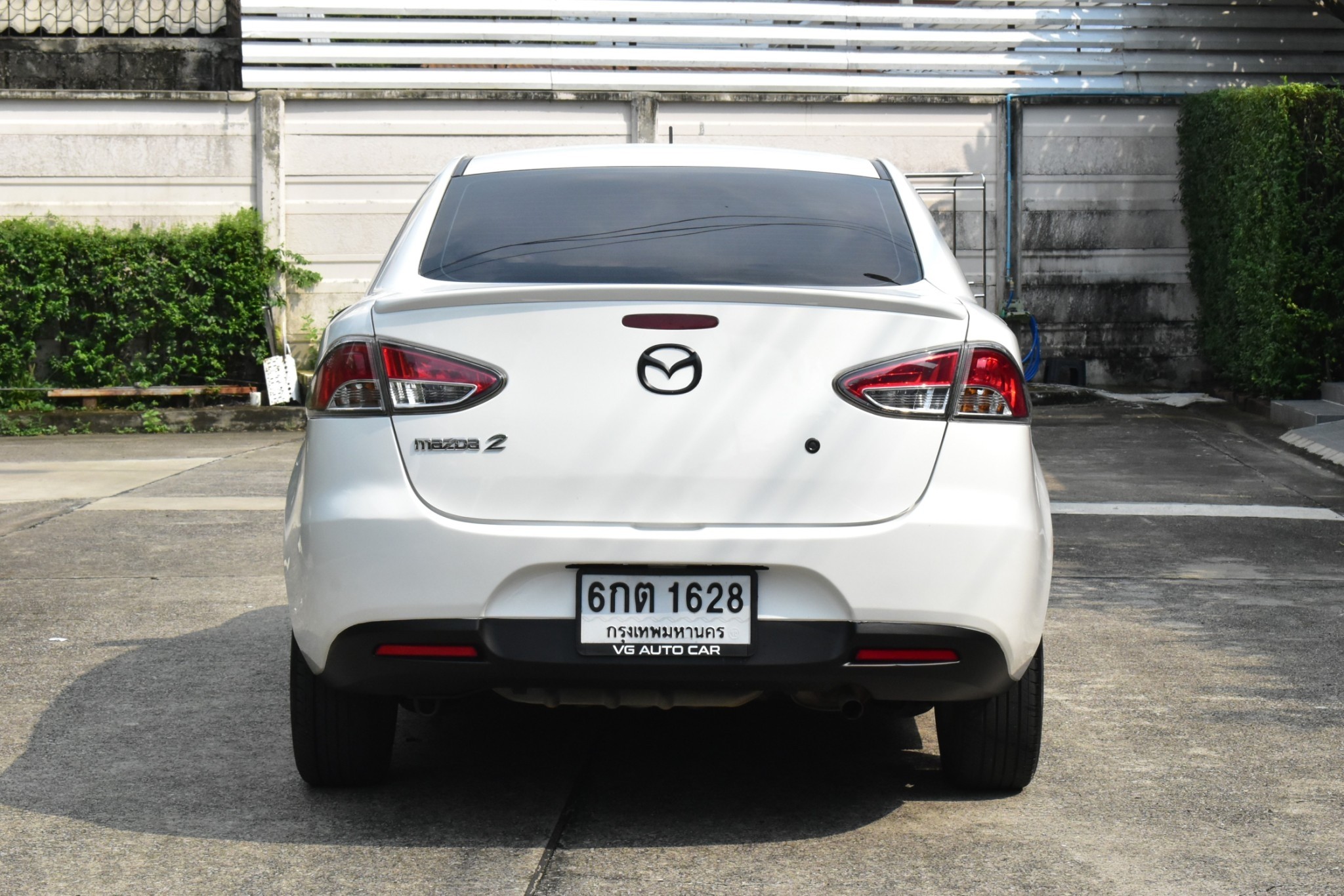 Mazda 2 1.5 Spirit ปี 2012 สีขาว ออโต้ เบนซิน ไมล์ 9x,xxx km